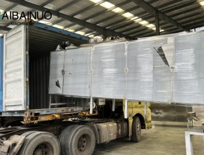 Загрузочная машина в фабрике