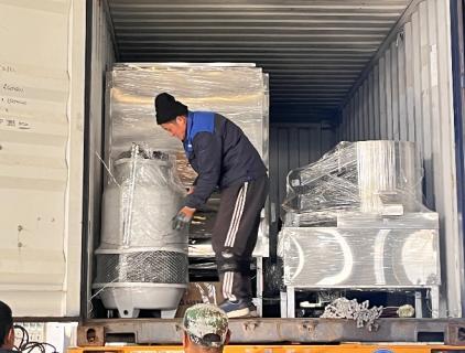 Погрузочная машина на заводе