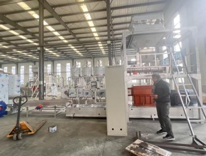 Двухшнековый экструдер для производства кормов для птицы